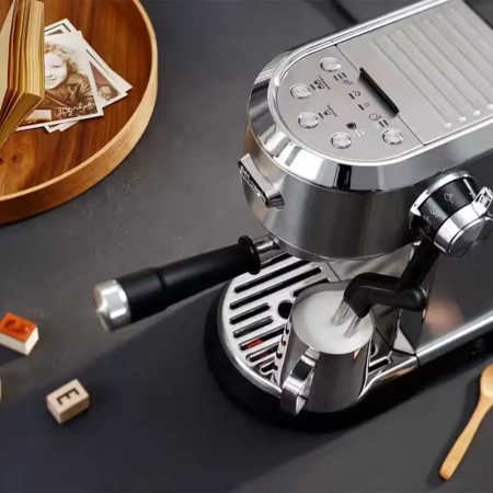 Кофеварка DeLonghi EC950.M серебристый
